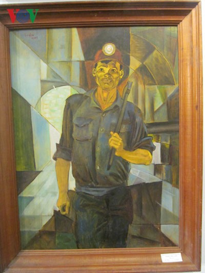 Triển lãm "Đến với những người thợ mỏ" của các thế hệ họa sĩ Việt Nam - ảnh 2